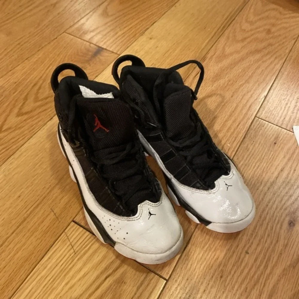 Air Jordan's  Boys 2.5Y 323432-067  White/Black ‎  3671